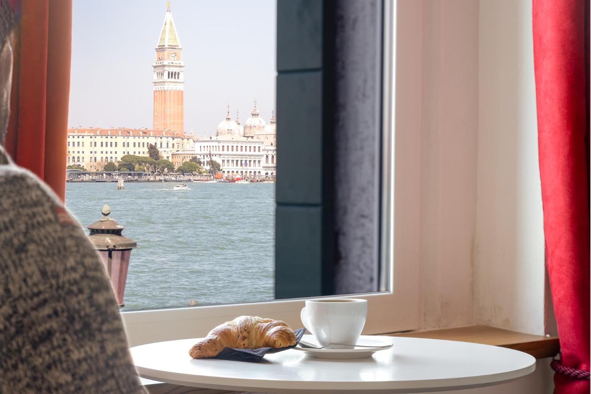 3 Windows On St Mark - Waterfront Apartment Venice Exterior photo