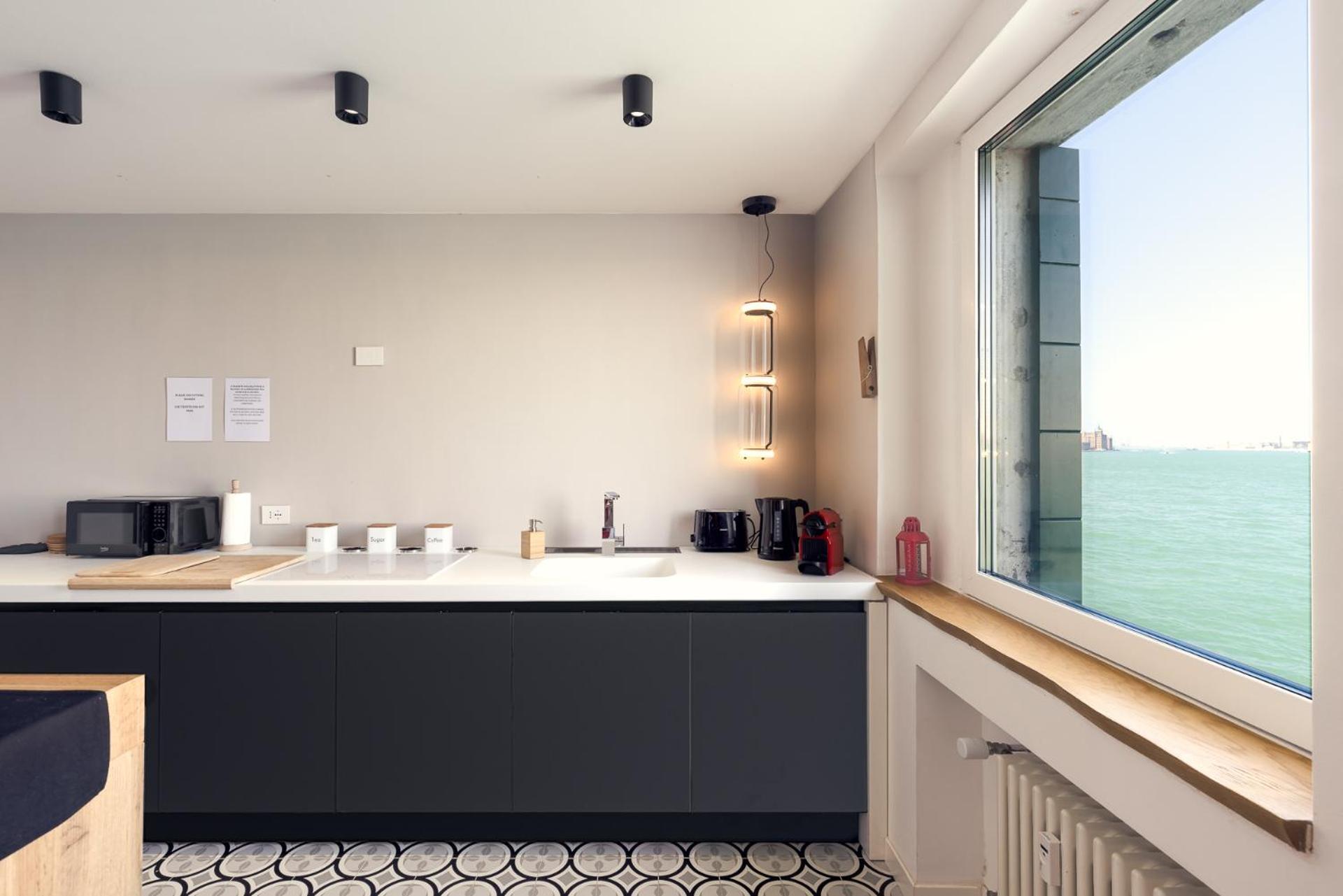 3 Windows On St Mark - Waterfront Apartment Venice Exterior photo