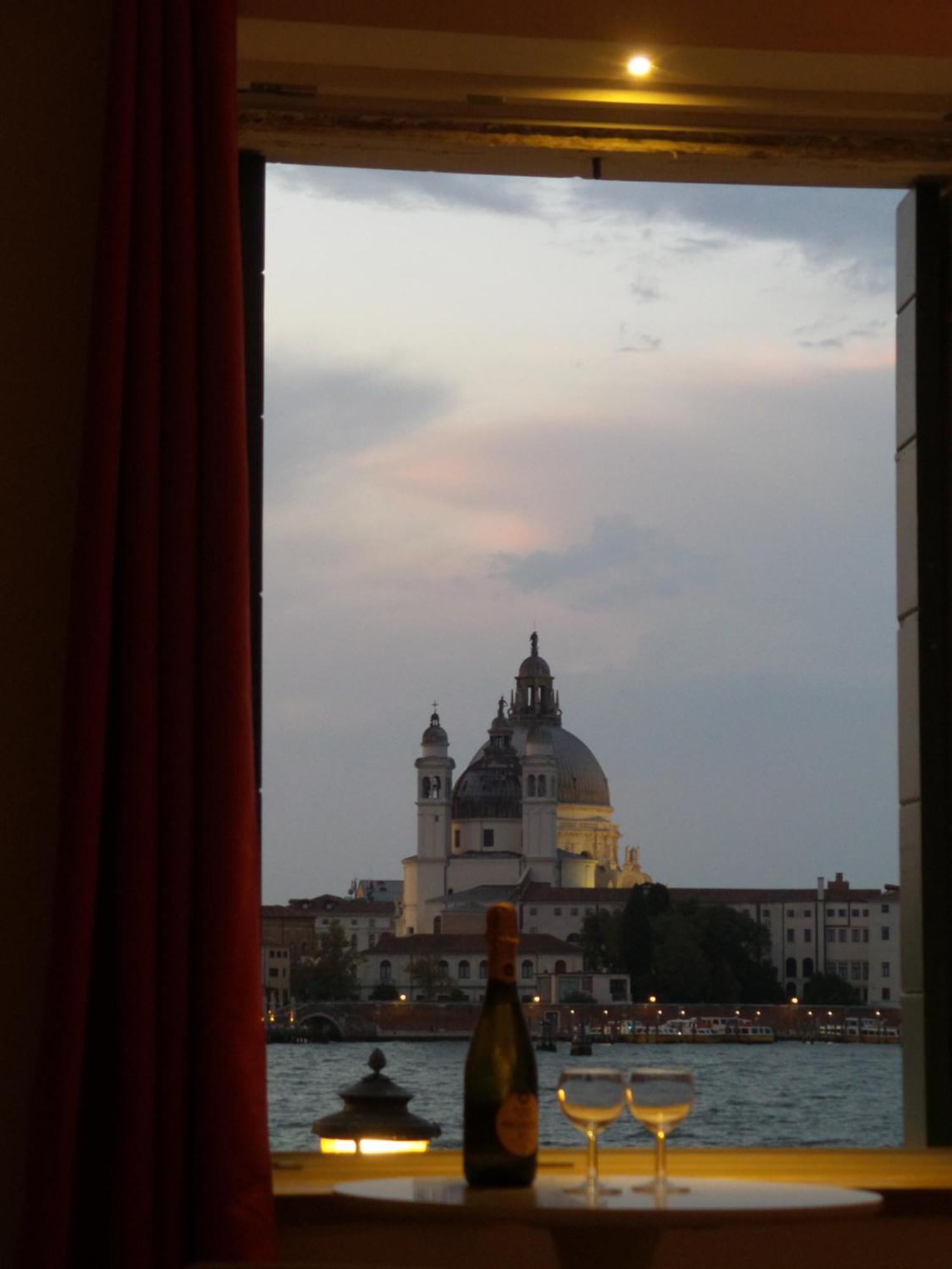 3 Windows On St Mark - Waterfront Apartment Venice Exterior photo