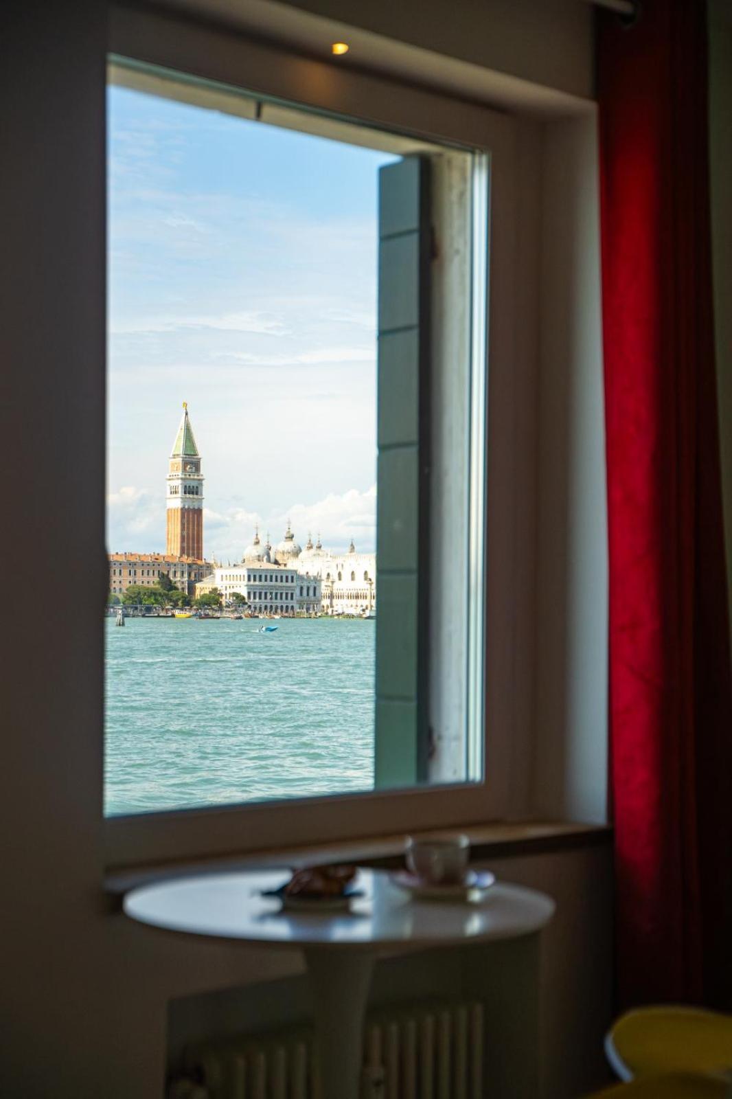 3 Windows On St Mark - Waterfront Apartment Venice Exterior photo