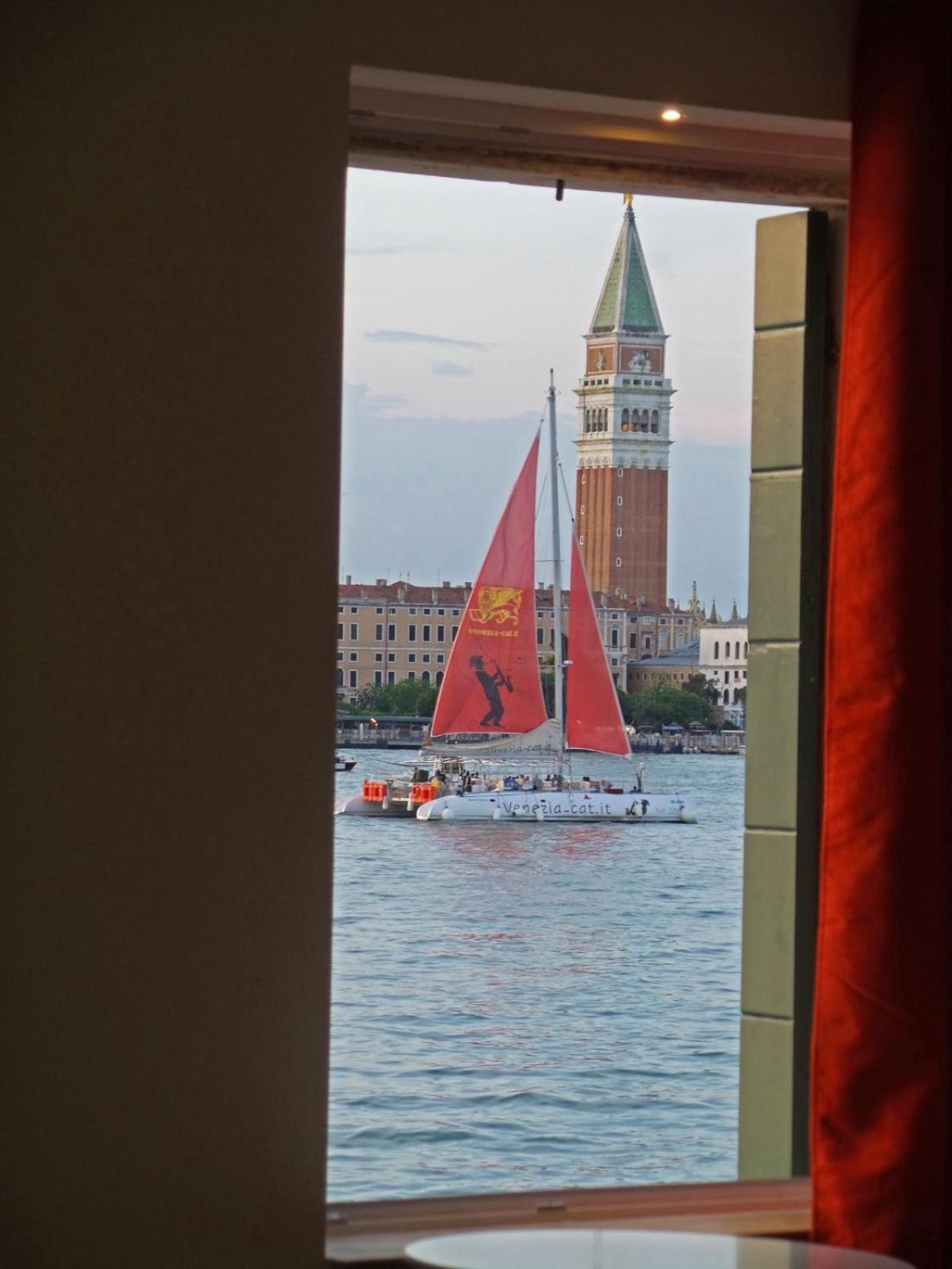 3 Windows On St Mark - Waterfront Apartment Venice Exterior photo