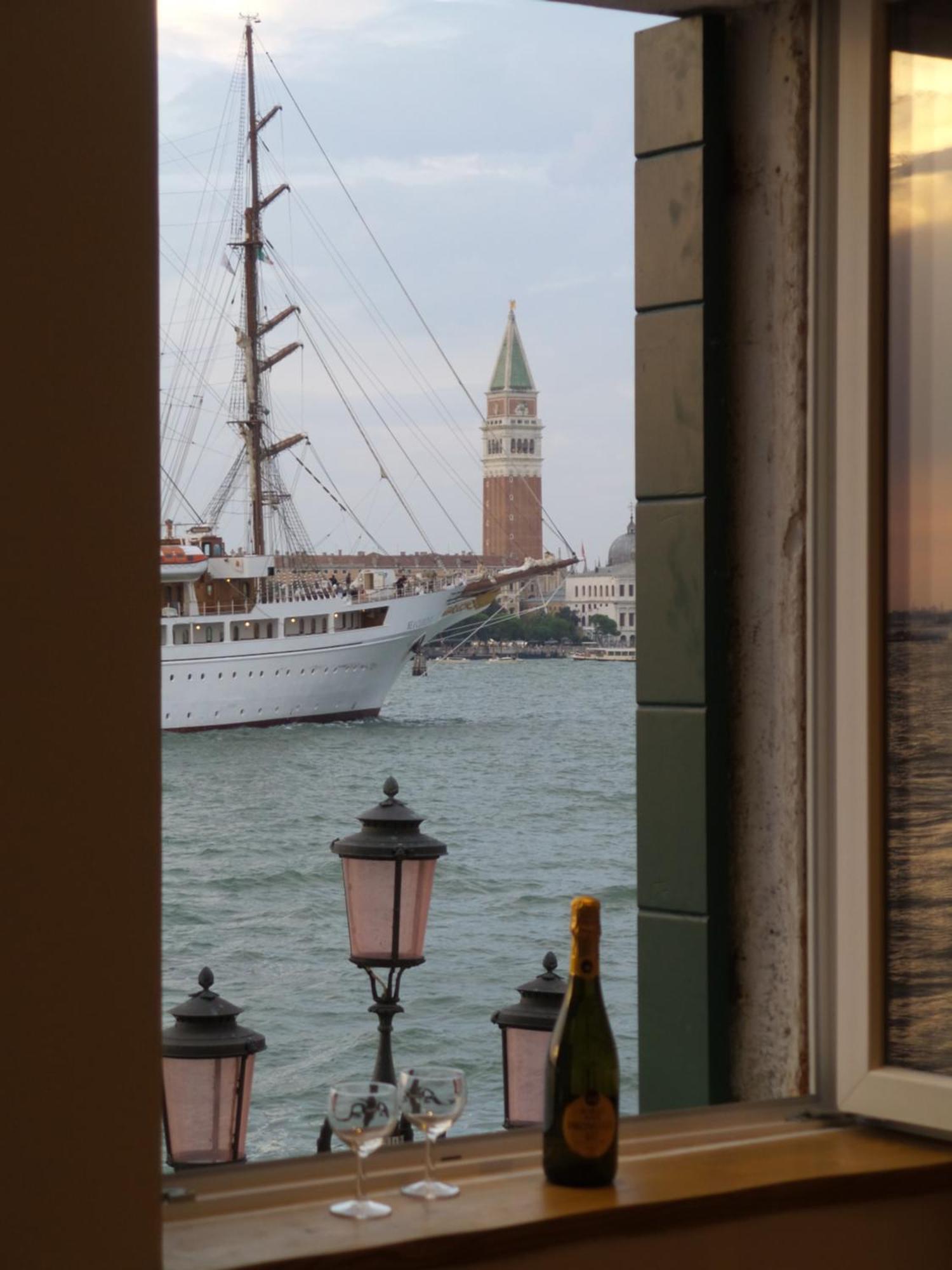 3 Windows On St Mark - Waterfront Apartment Venice Exterior photo